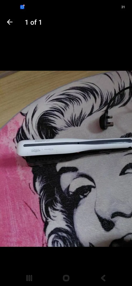 Steam pod hair straightener