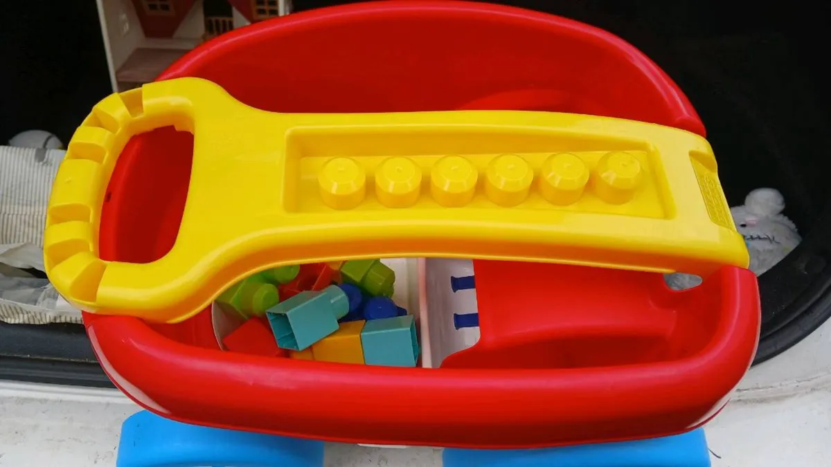 Mega Bloks Pull Along Trolley - Image 1