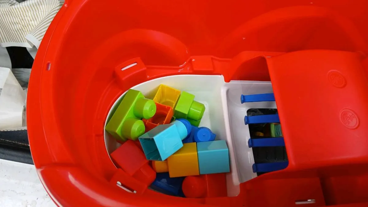 Mega Bloks Pull Along Trolley - Image 3