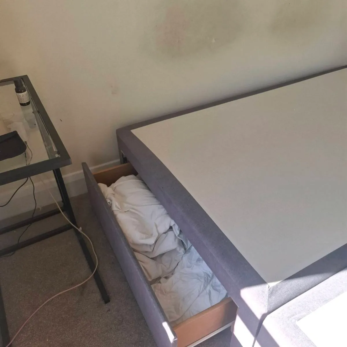 Divan Base, pocket sprung King Mattress like new - Image 4