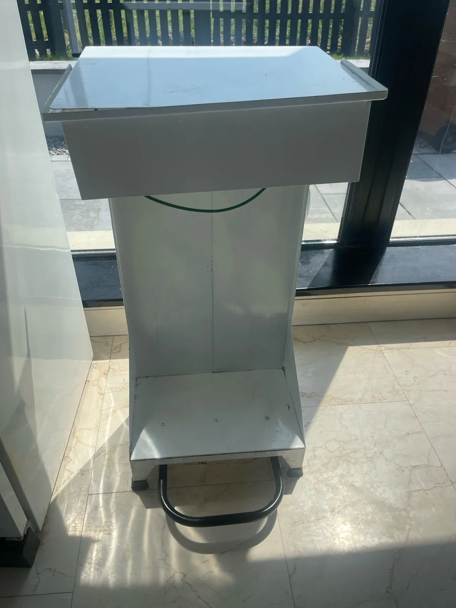 Commercial Pedal Operated Open Rubbish Bag Holder - Image 1