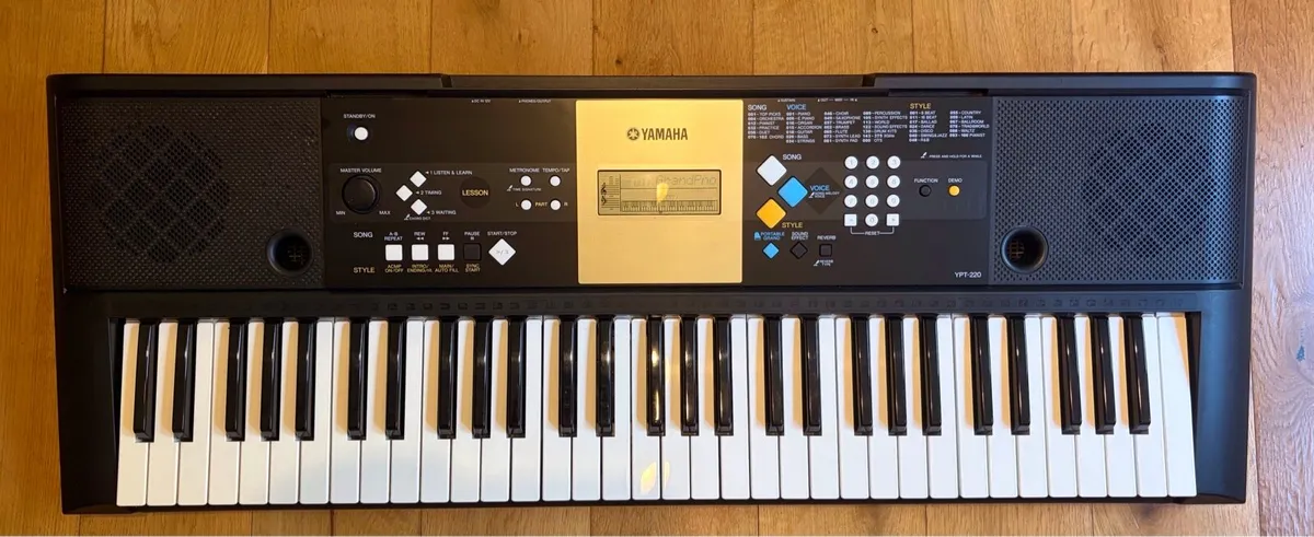 Yamaha YTP 220 Keyboard - Image 1