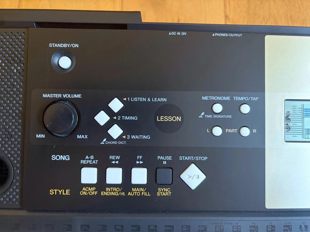 Yamaha YTP 220 Keyboard - Image 3