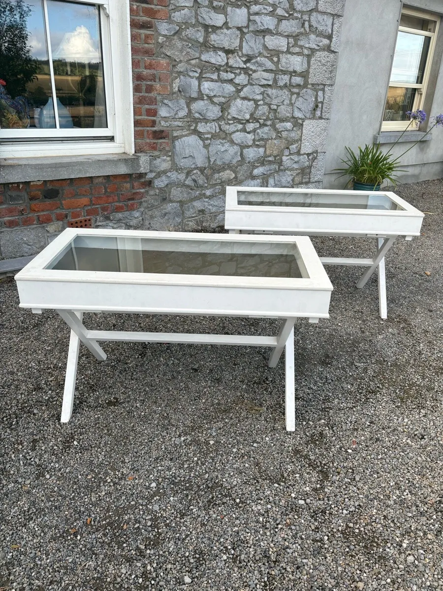 Display tables - Image 1