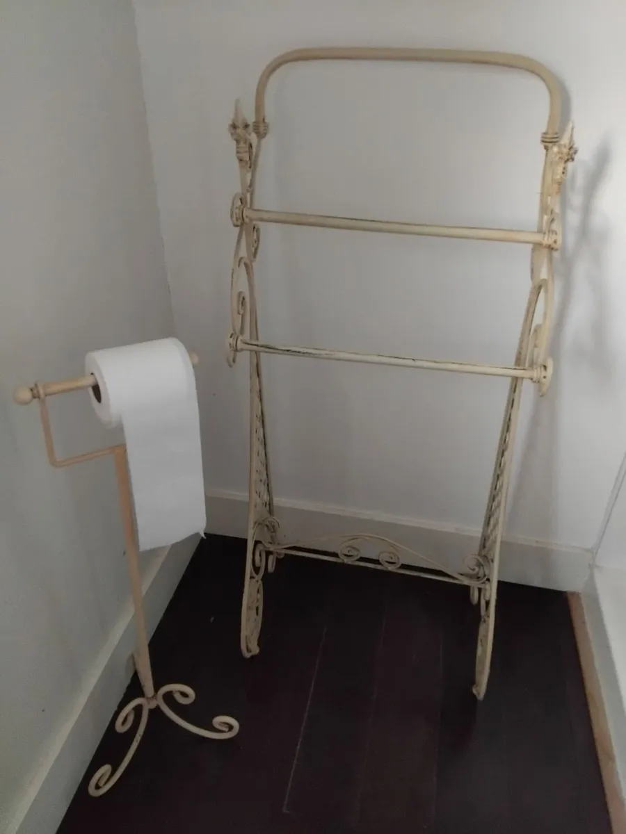 Antique style towel holder and roll stand