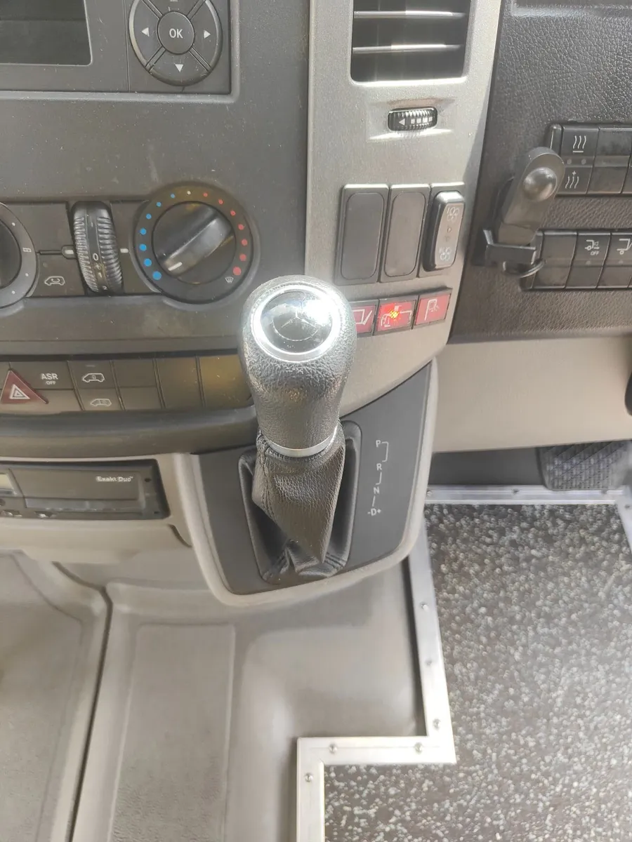 December 2015 sprinter 21 seater - Image 4