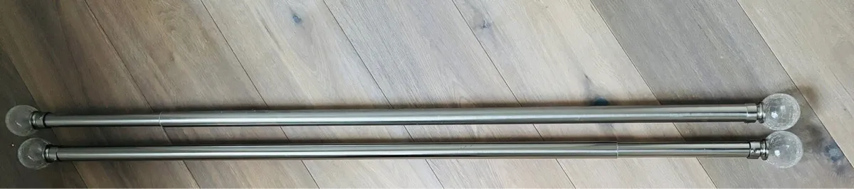 For sale - extendable metal curtain rod (2 rods)