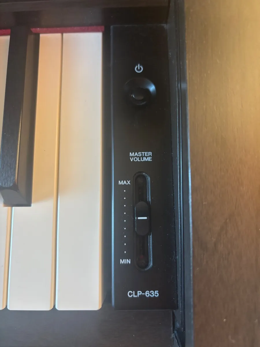 Piano Yamaha CLP-635 - Image 3