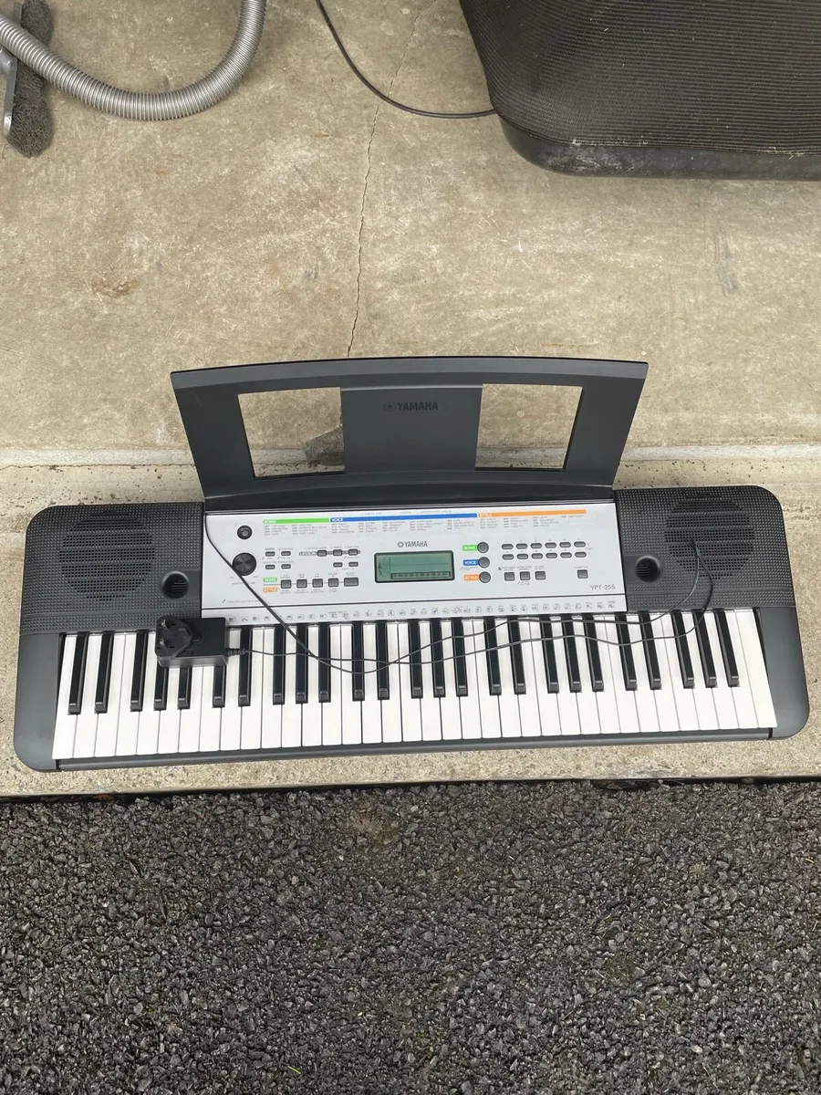 Yamaha digital keyboard - Image 2