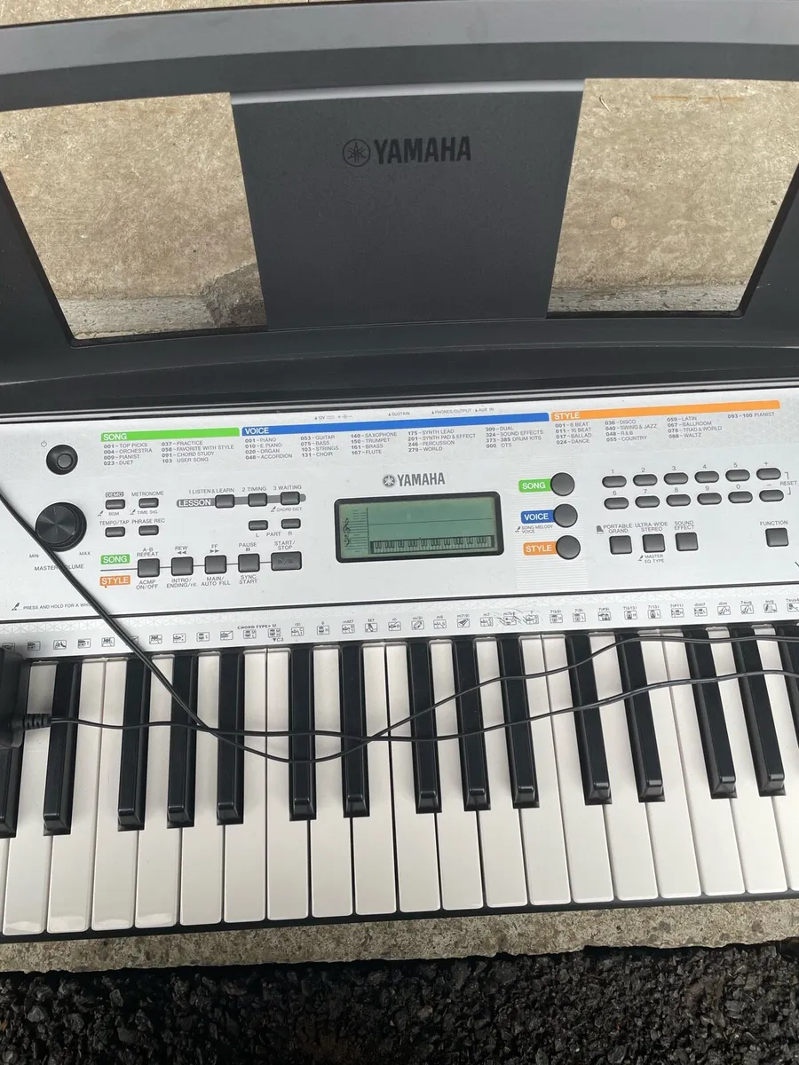 Yamaha digital keyboard - Image 3