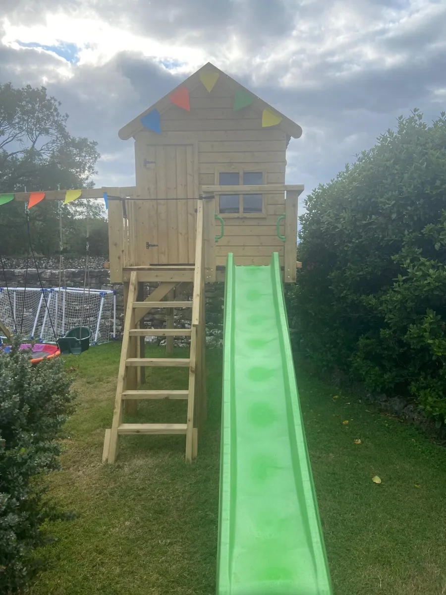 Playset and trampoline - Image 1