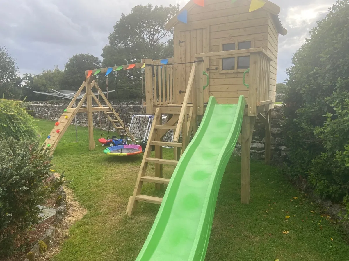 Playset and trampoline - Image 2
