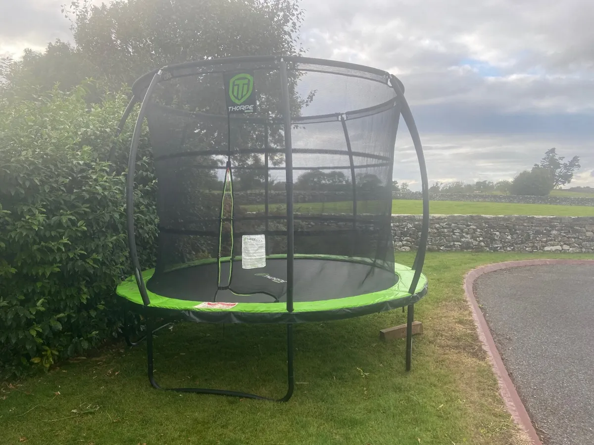 Playset and trampoline - Image 4