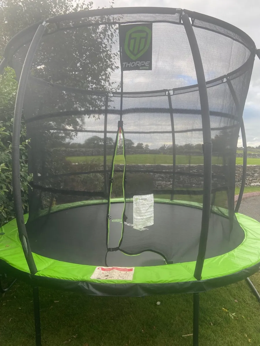 Playset and trampoline - Image 3