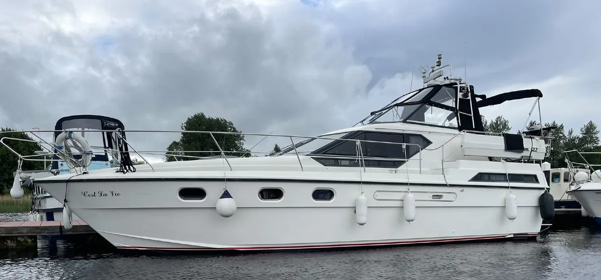1990 Broom 37 – Classic Aft Cabin Cruiser - Image 2