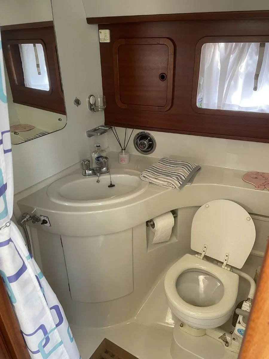 1990 Broom 37 – Classic Aft Cabin Cruiser - Image 3