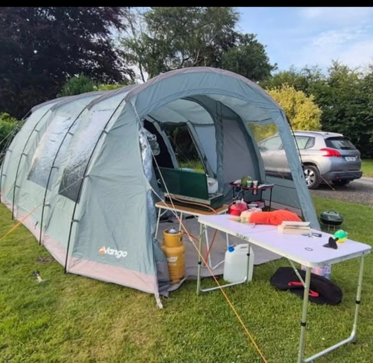 Large family tent - Image 1