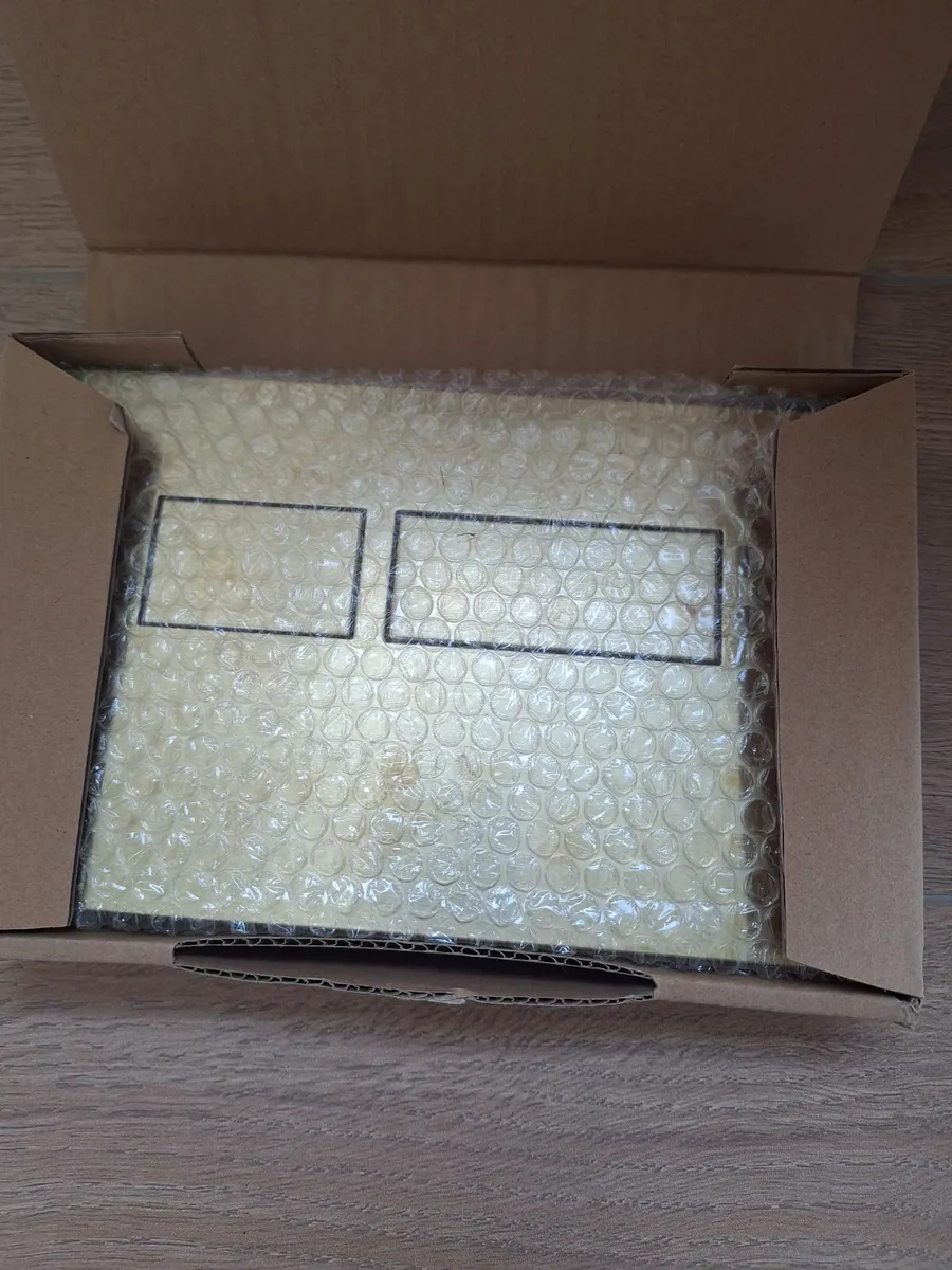 Crosswater brass flush plate for concealed cistern - Image 3