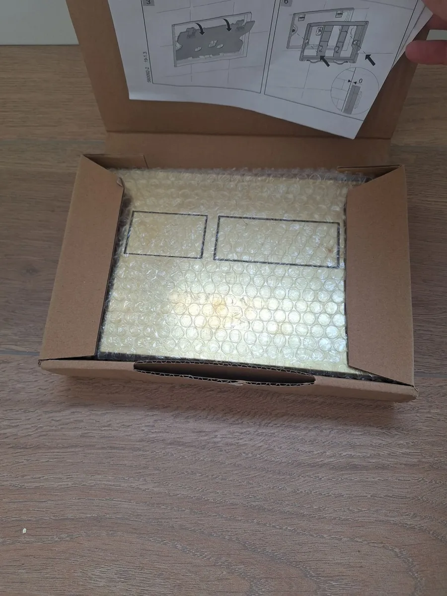 Crosswater brass flush plate for concealed cistern - Image 2