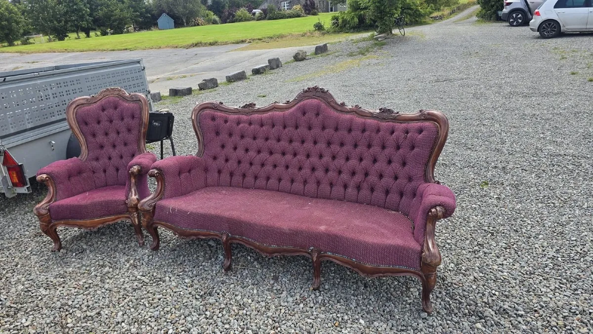 Couch and chair set - Image 1