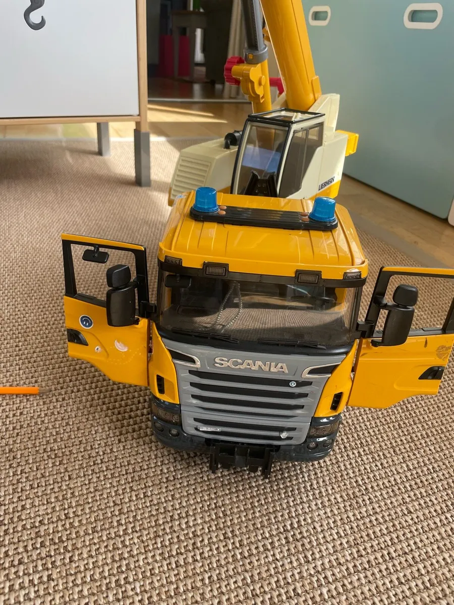 Bruder Scania Liebherr Mobile Crane - Image 4