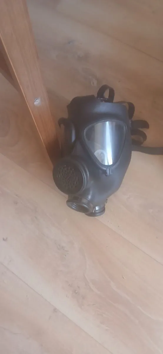 Military surplus Gas masks - Image 3