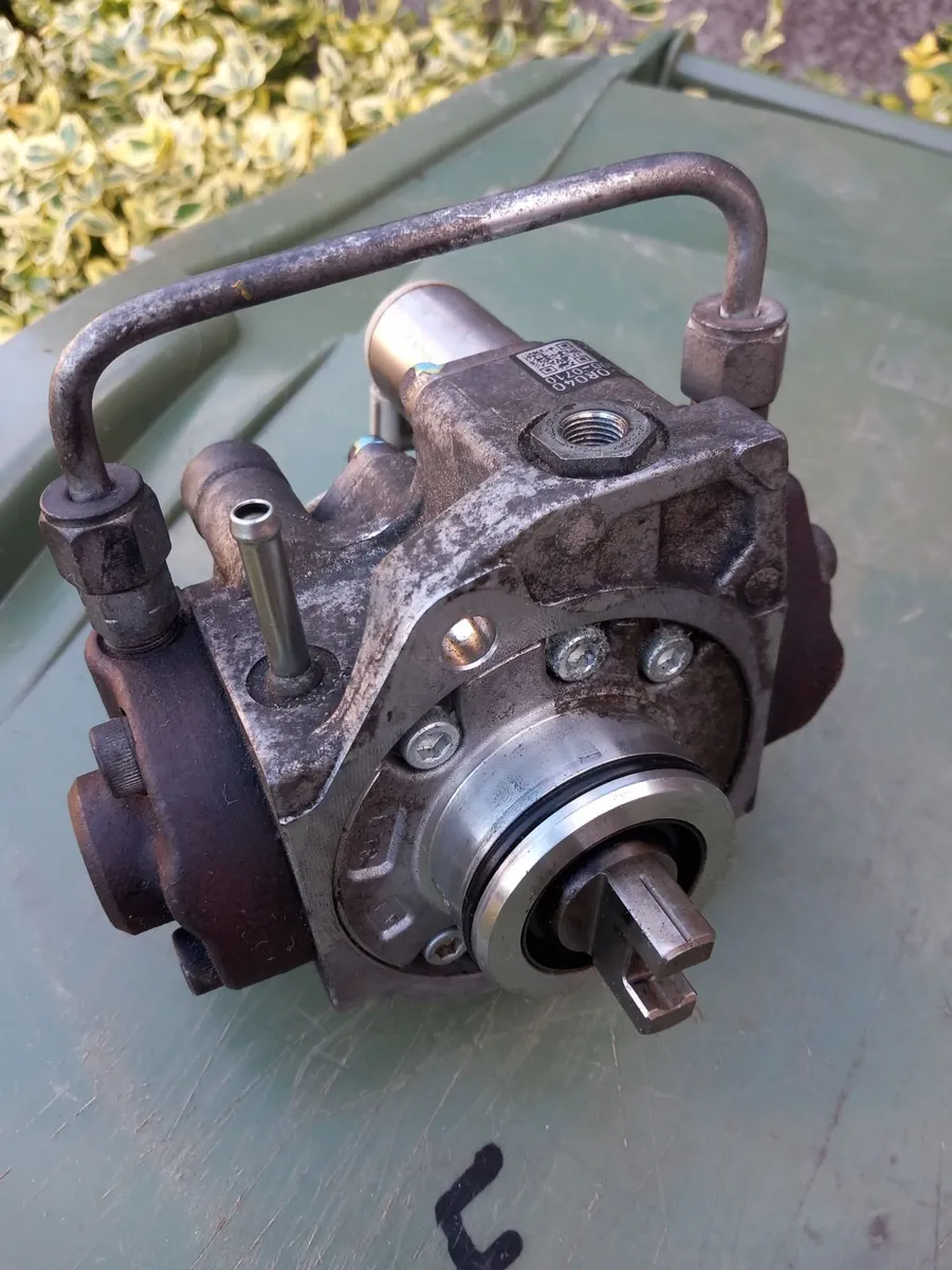 Fuel pump injector toyota verso 2012 - Image 2