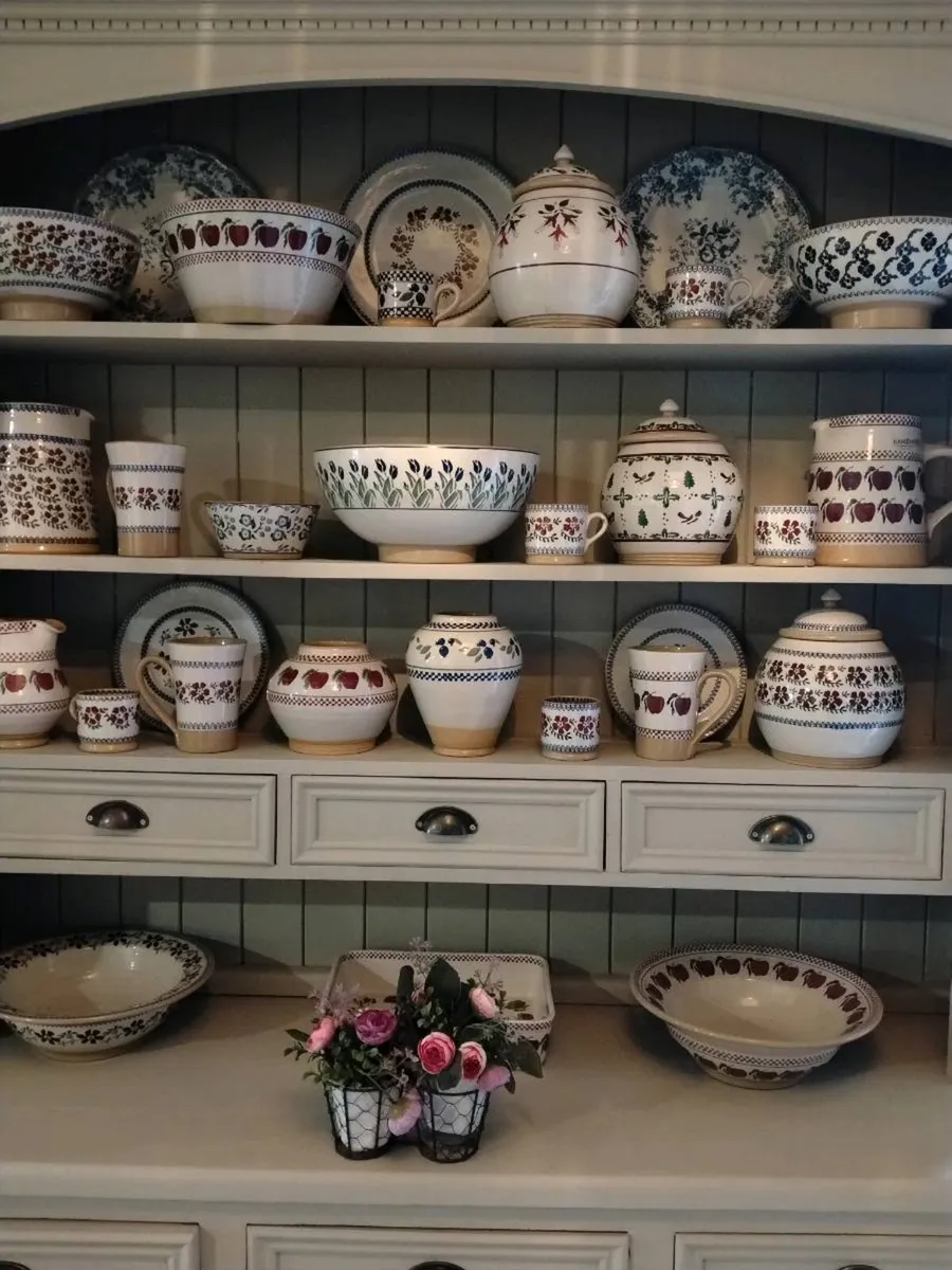 Solid kitchen dresser delivery arranged - Image 3