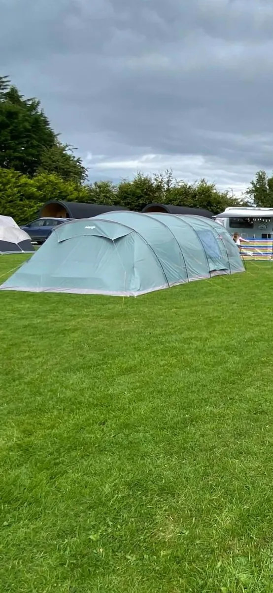 Large family tent - Image 2