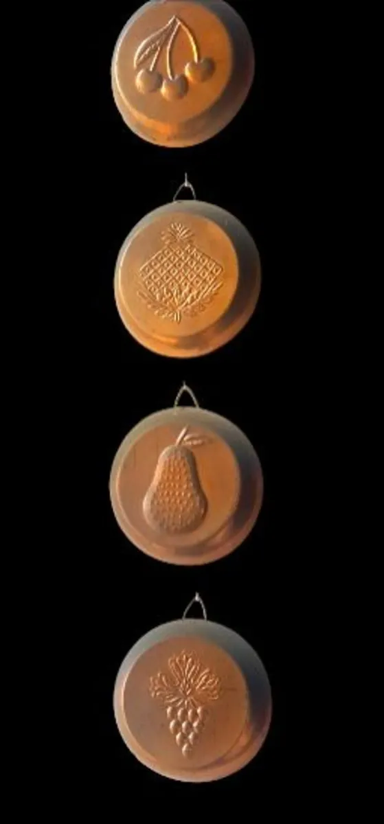 Set of 4 Vintage Copper-Effect Fruit Molds - Image 4