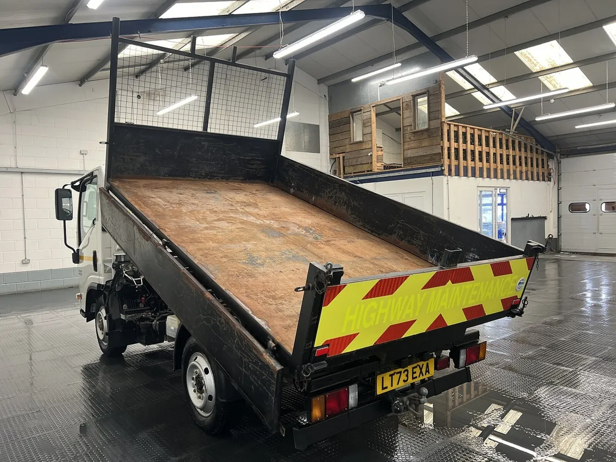 2023 Isuzu Grafter Tipper Van - Image 4