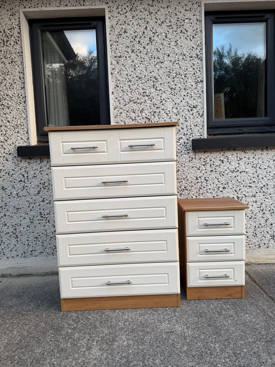 Bedroom Furniture, Wardrobe & desk - Image 4