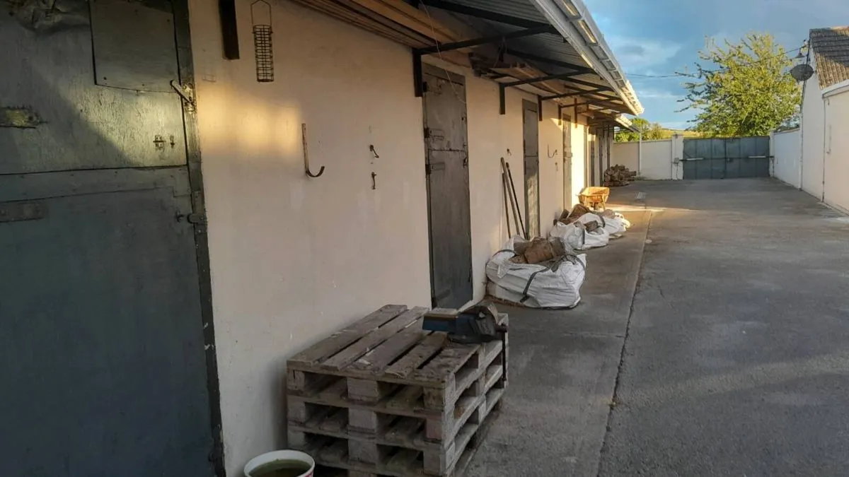 7 stables for storage. - Image 2