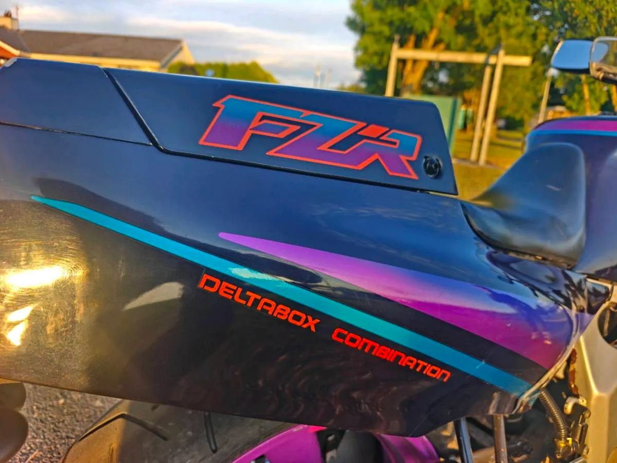 Yamaha FZR 600 - Image 2
