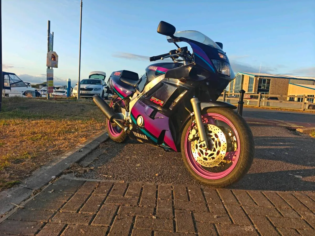 Yamaha FZR 600 - Image 3
