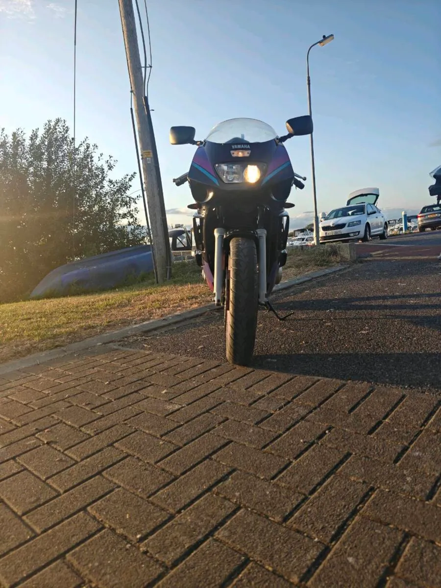 Yamaha FZR 600 - Image 4