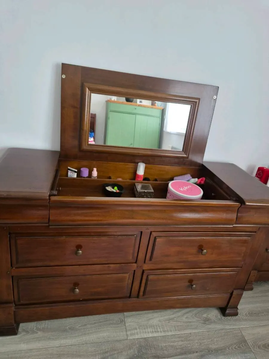 Excellent condition - Image 2