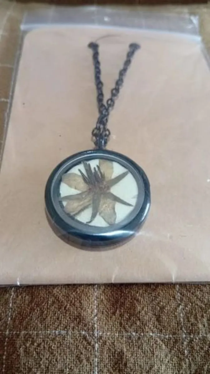 Irish Wildflower Locket - Image 2