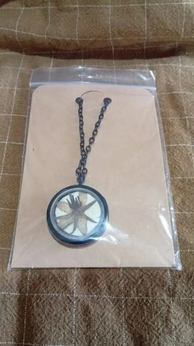 Irish Wildflower Locket - Image 1
