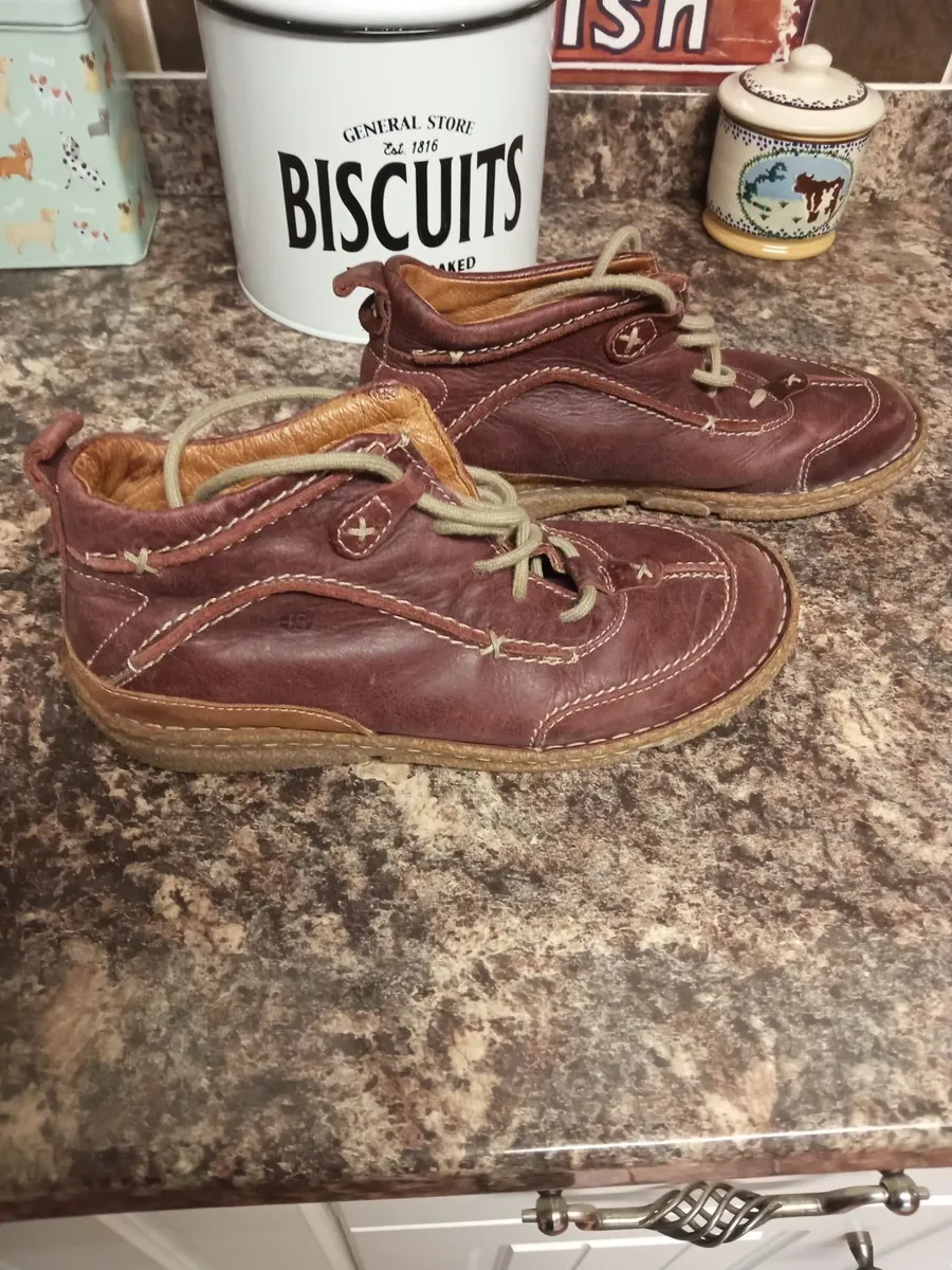 Shoes - Image 4
