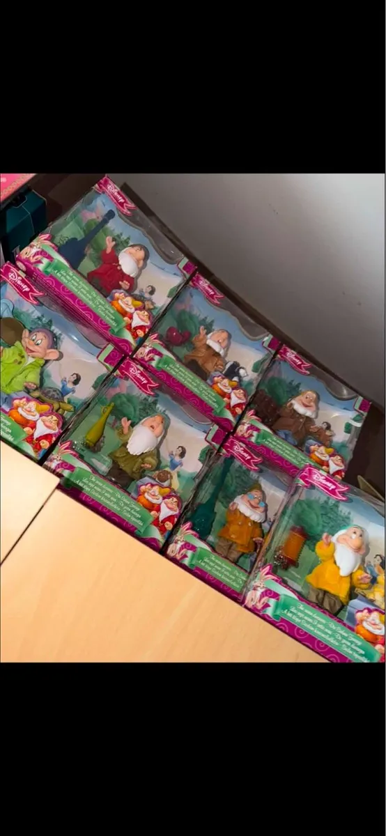Snow White And The Seven Dwarfs - Image 1