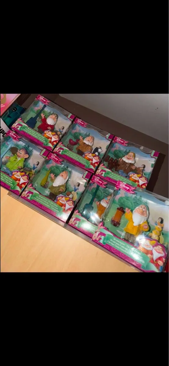 Snow White And The Seven Dwarfs - Image 3