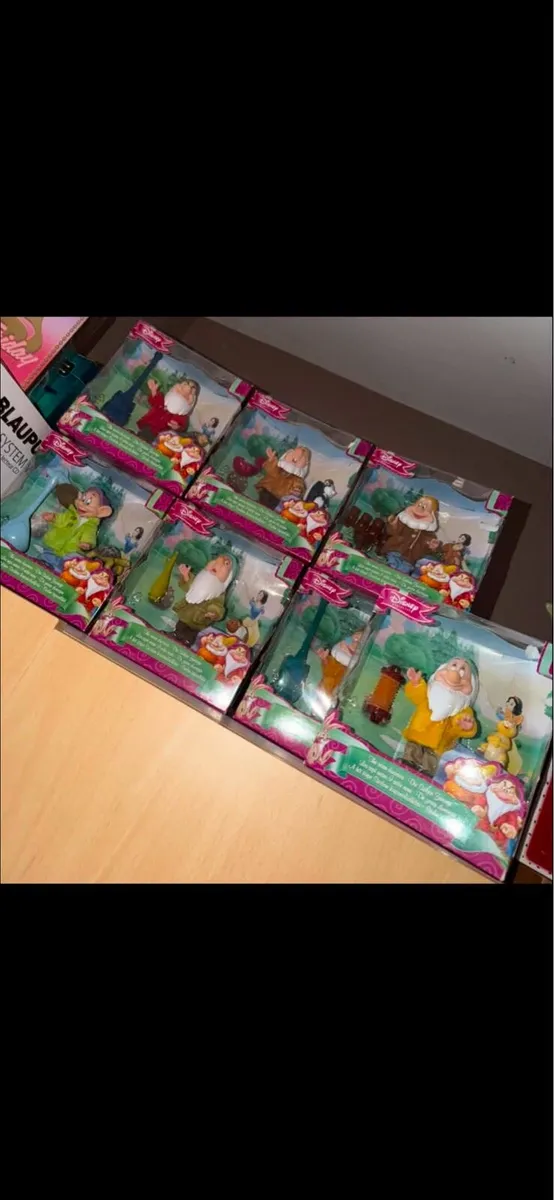 Snow White And The Seven Dwarfs - Image 4