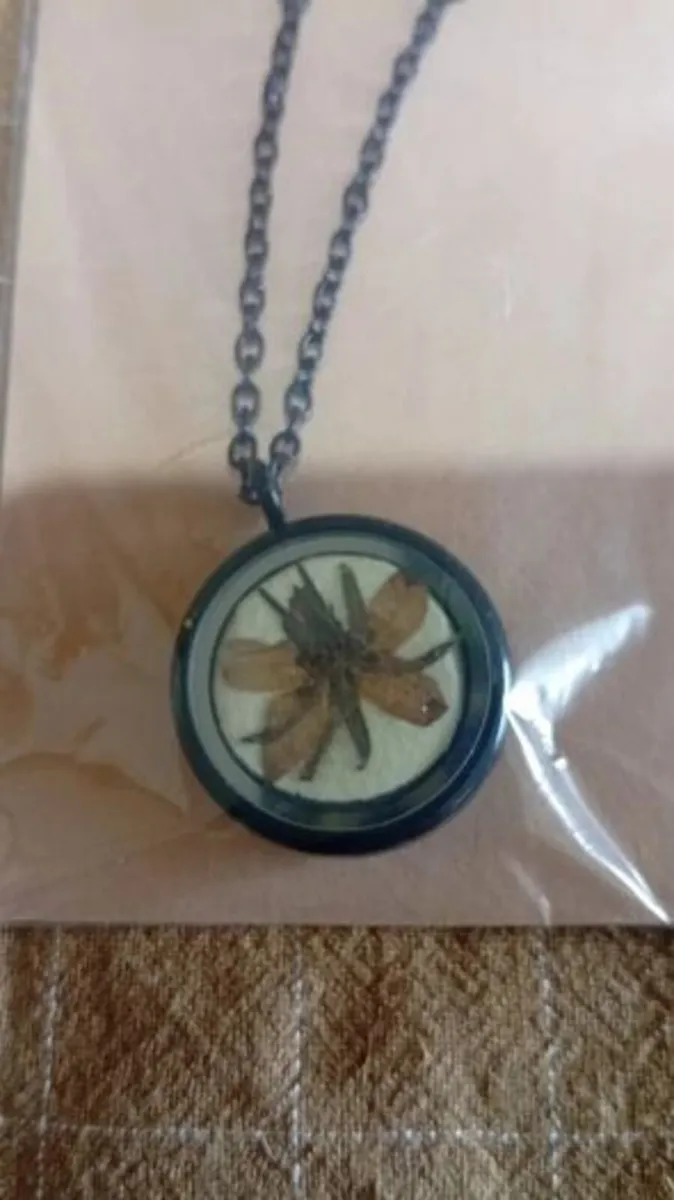 Irish Wildflower Locket - Image 2