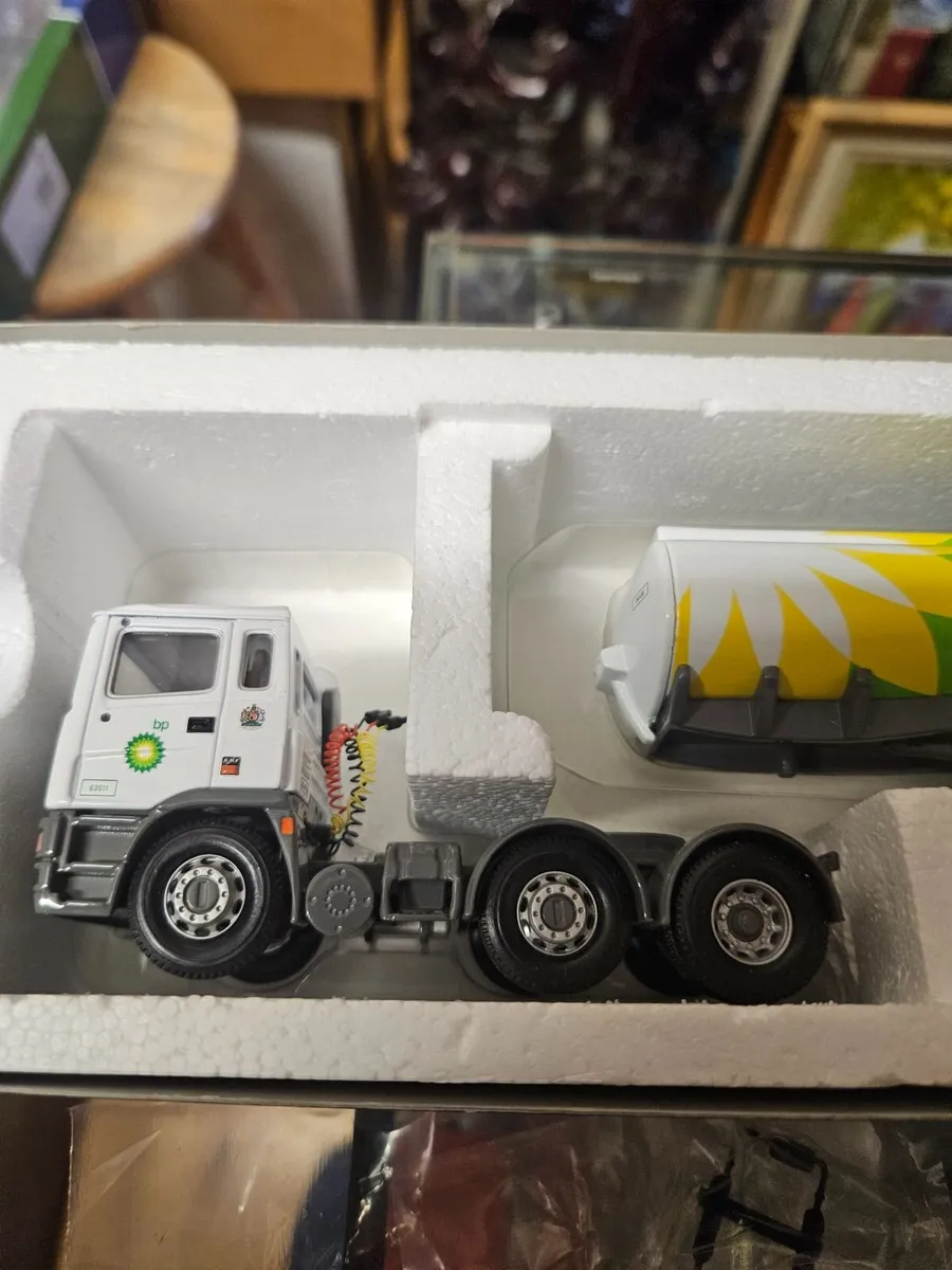 Corgi ERF Tractor Unit BP Petrol Tanker 1.50 - Image 2