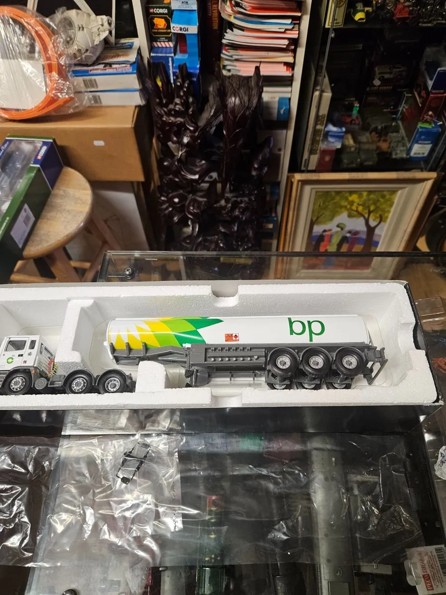 Corgi ERF Tractor Unit BP Petrol Tanker 1.50 - Image 3