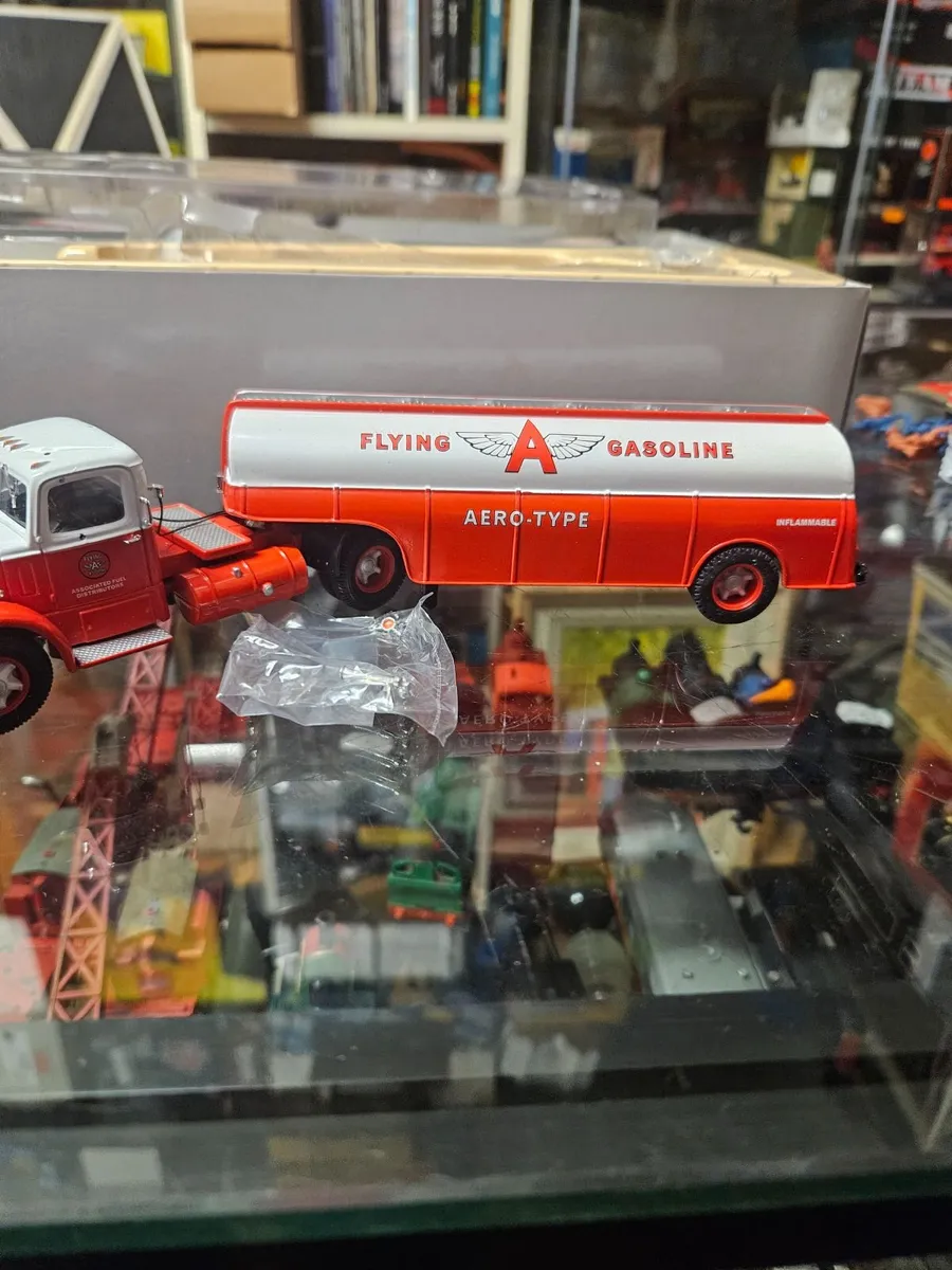 Corgi Mack Gasoline Truck 1.50 - Image 2