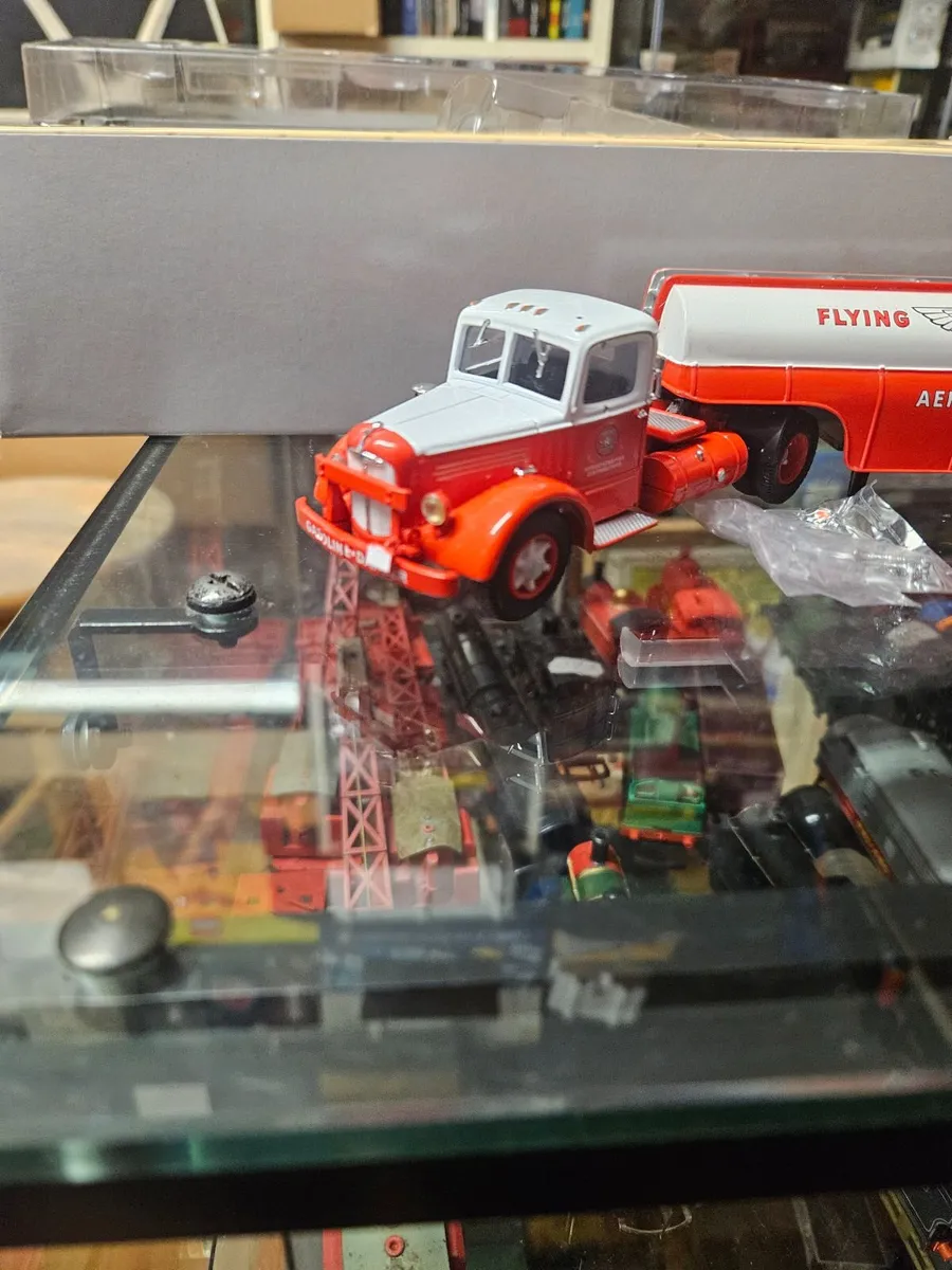 Corgi Mack Gasoline Truck 1.50 - Image 4