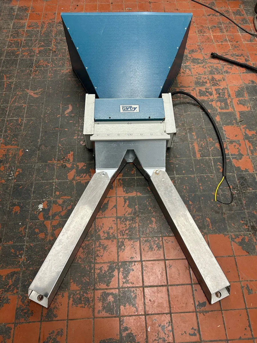 Orby Feeders - Image 1
