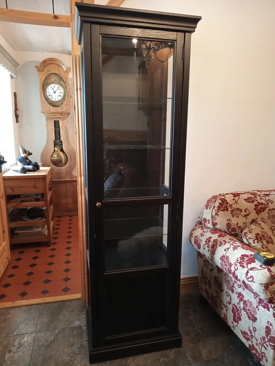 Display cabinet by ikea. - Image 4